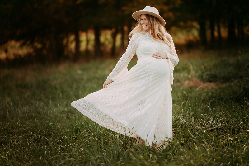 natural maternity photographer flowery branch